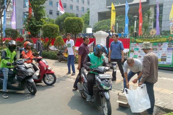 Gandeng Satpol PP, Jumat Berkah Wartawan Bagikan 150 Nasi Boks