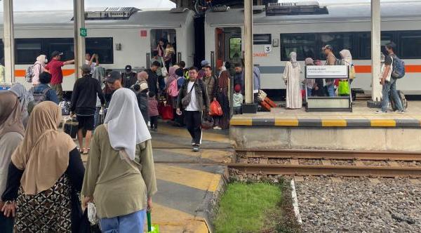 KAI Daop 3 Cirebon Layani 35.016 Penumpang Selama Libur Panjang