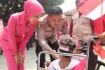 Kunjungi SLBN Trituna, Kapolres Subang Bikin Anak Kembar Siam Bahagia